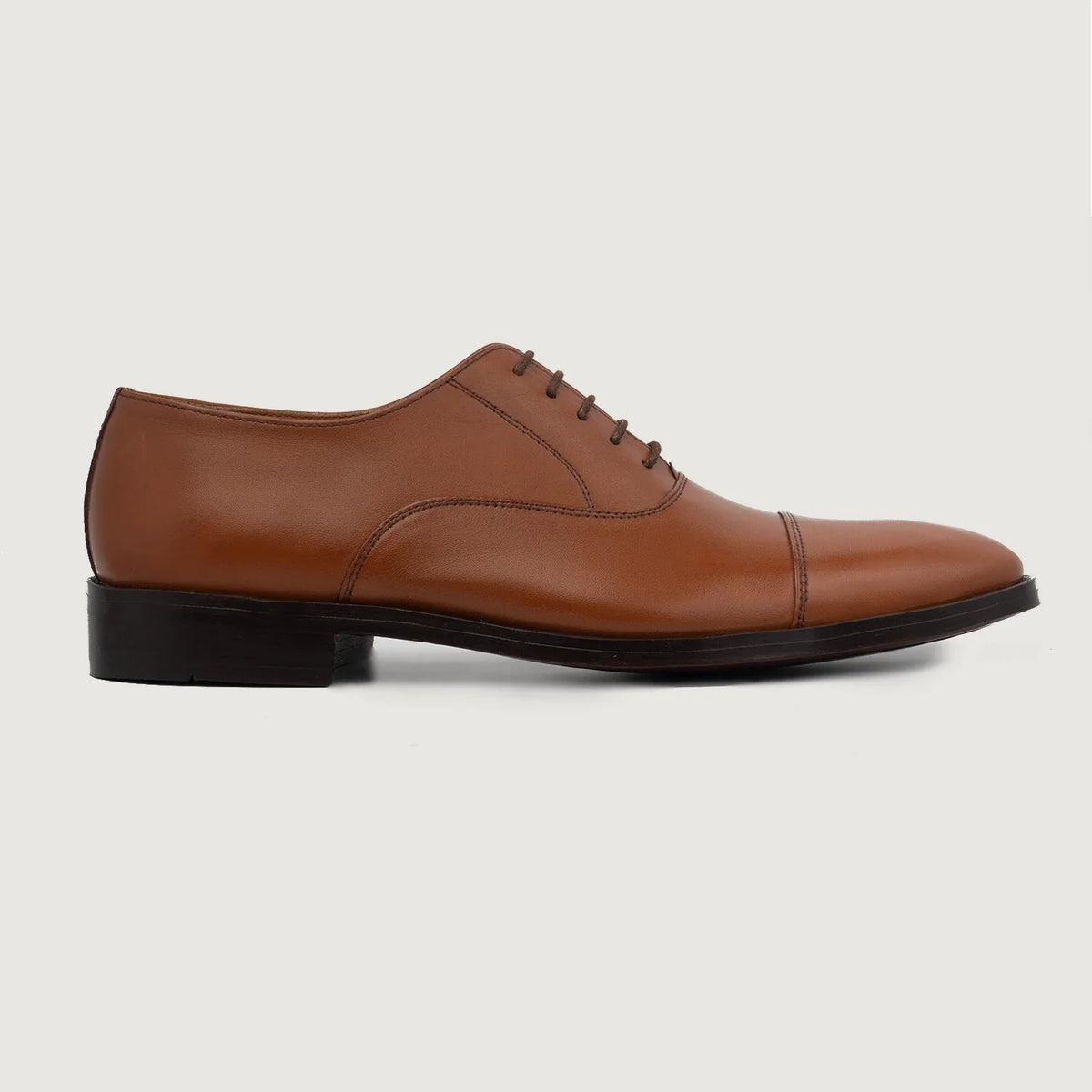 Authentic Full-Grain Leather Grain Depth & Pull-Up Patina Texture Detail
