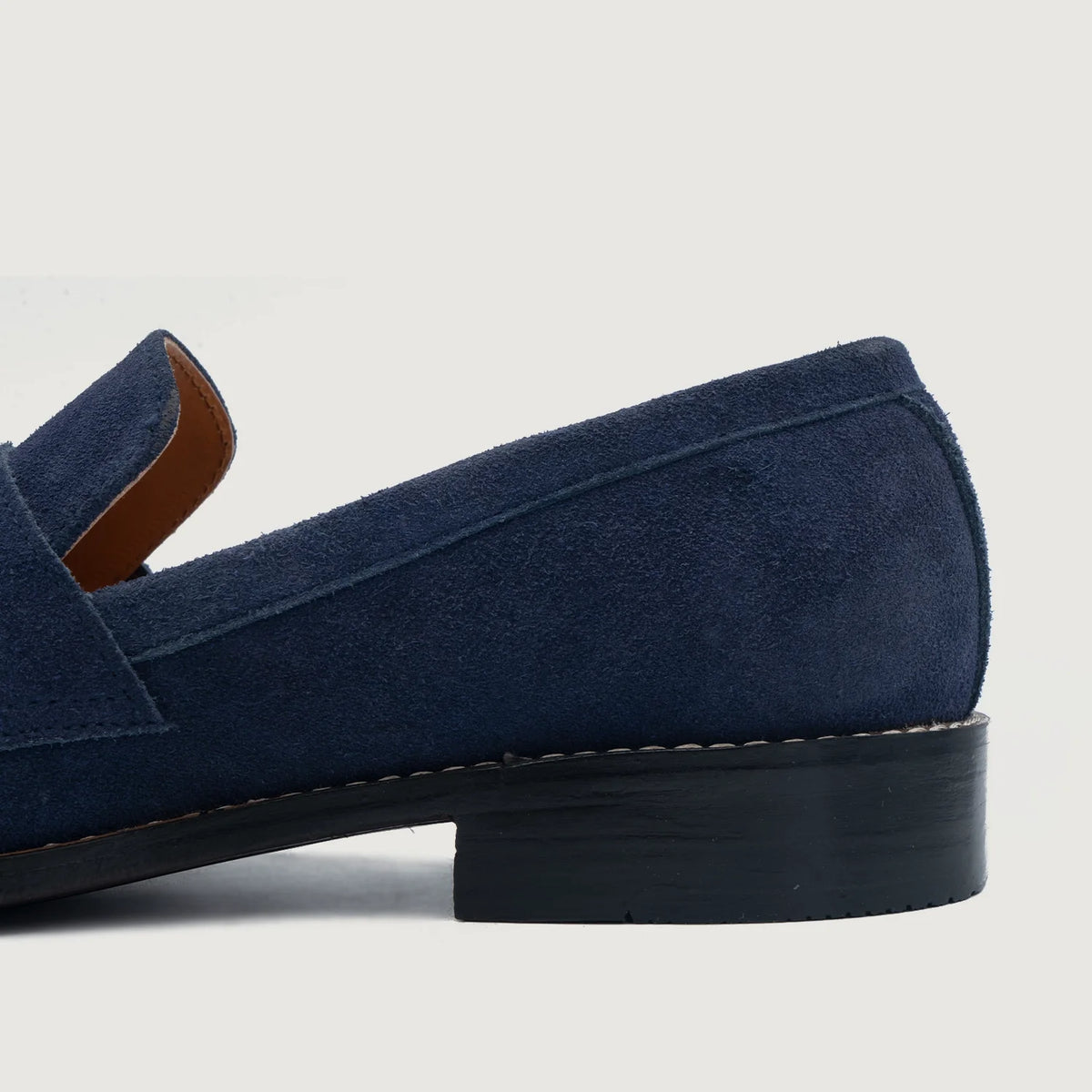 Cushioned Leather Insole & Ergonomic Arch Support Construction Detail
