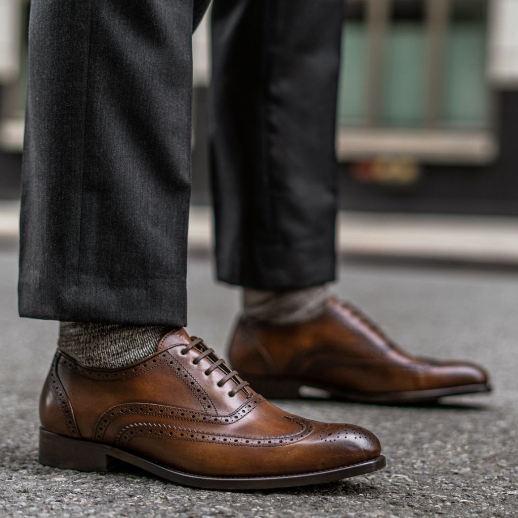 Authentic Full-Grain Leather Grain Texture & Heavy-Duty Seam Stitching Detail