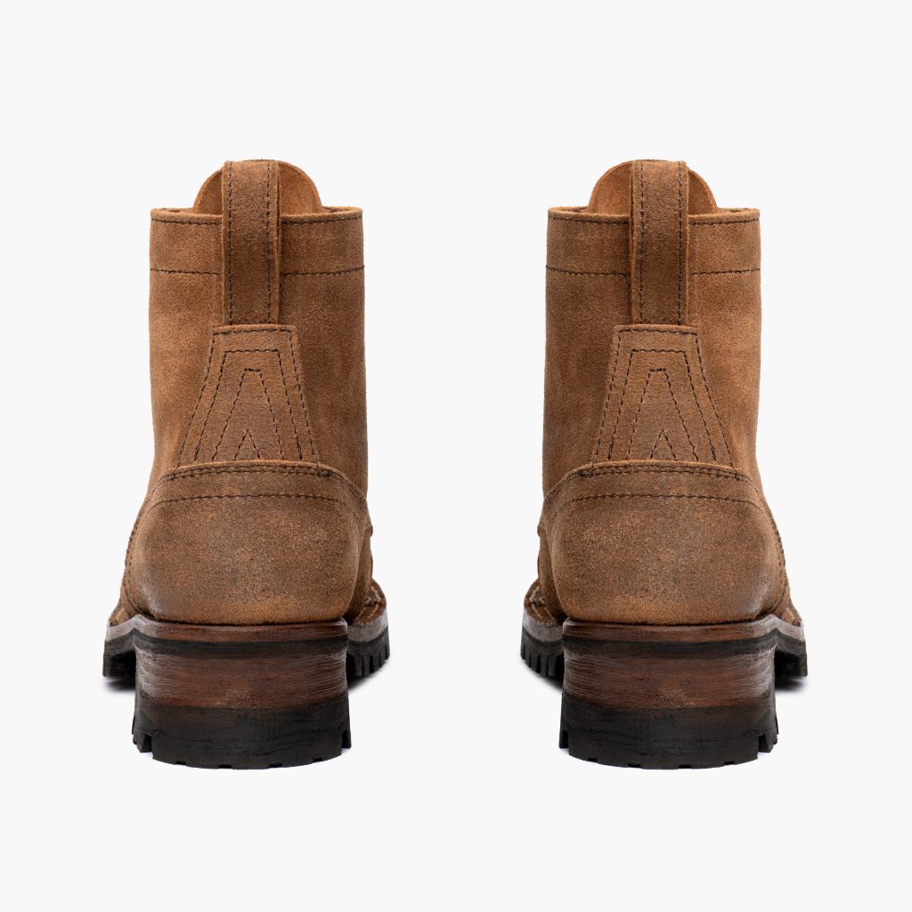 Authentic Full-Grain Leather Grain Depth & Pull-Up Patina Texture Detail