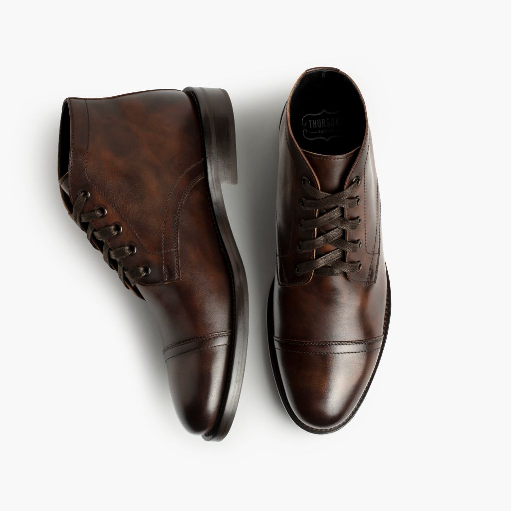 Authentic Full-Grain Leather Grain Depth & Pull-Up Patina Texture Detail