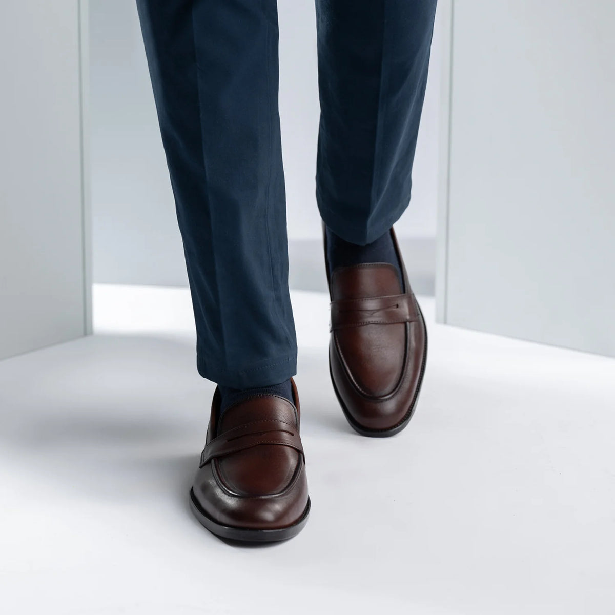 Cushioned Leather Insole & Ergonomic Arch Support Construction Detail