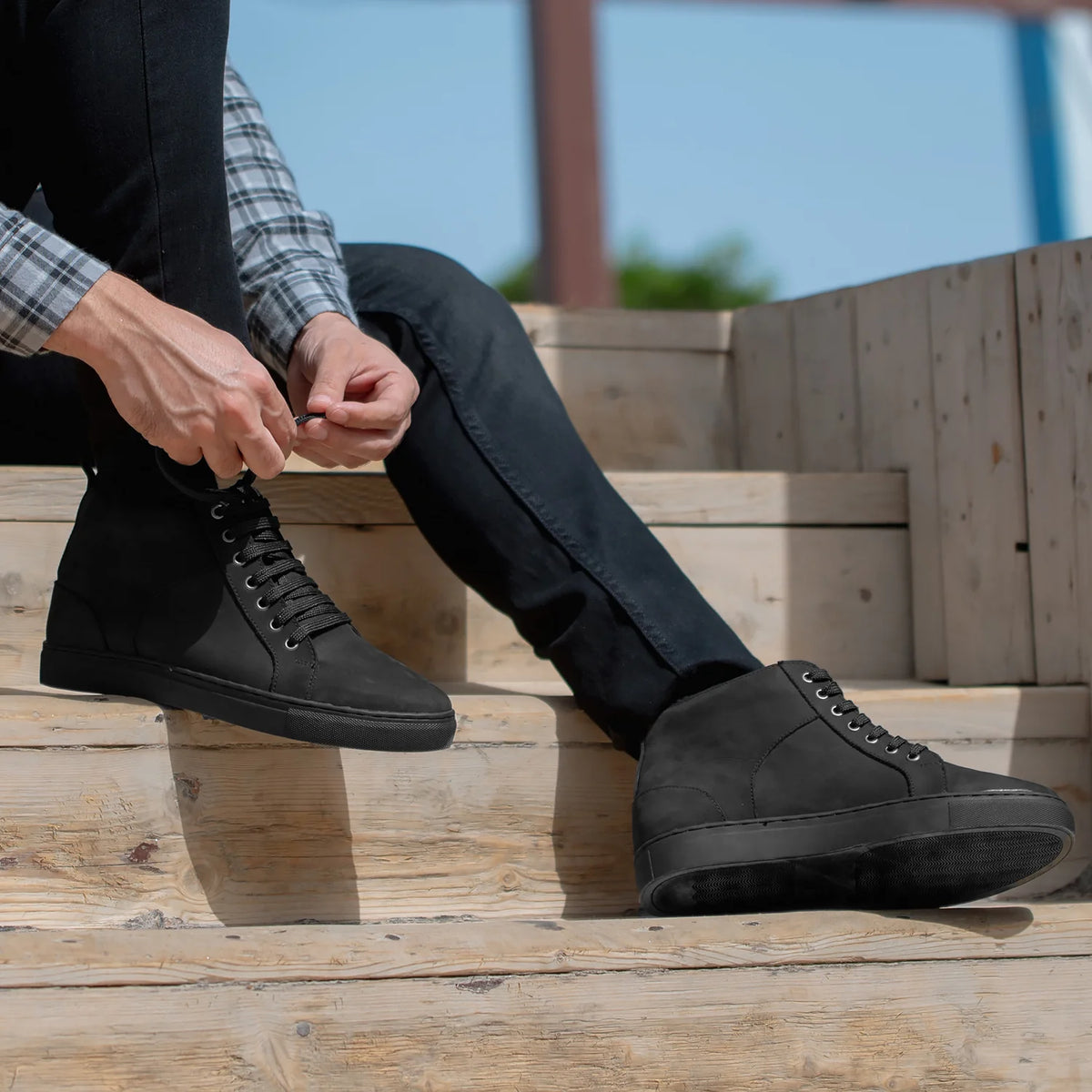 Authentic Full-Grain Leather Grain Depth & Pull-Up Patina Texture Detail