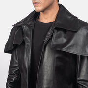 Close-Up Detail of Classic Collar &amp; Heavy-Duty Zipper Hardware on Men's Classic Black Leather Duster