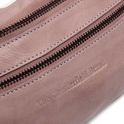 100% Full-Grain Wax Pull-Up 100% Full-Grain Leather Grain Texture &amp; Handcrafted Patina Detail