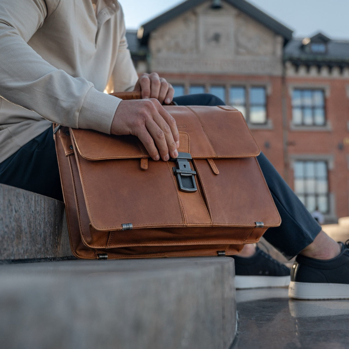 Stuttgart Full-Grain Leather Briefcase – alternate product view 2