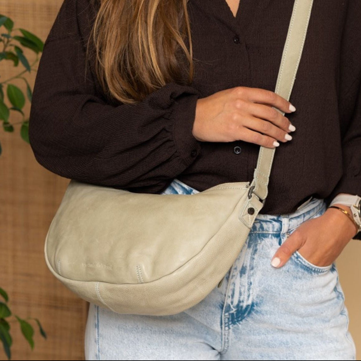 Clarita Full-Grain Leather Crossbody Bag – alternate product view 2