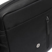 100% Full-Grain Wax Pull-Up 100% Full-Grain Leather Grain Texture &amp; Handcrafted Patina Detail