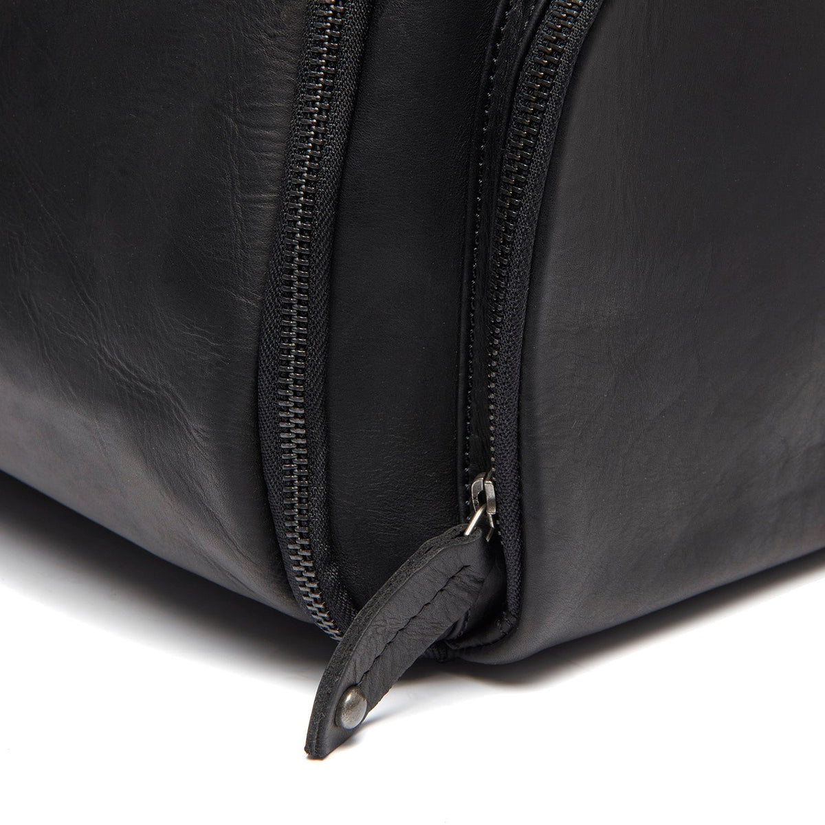 Leather Garment Bag Finlay - Lateral Side Profile View Showing Sleeve Cut &amp; Athletic Taper Fit
