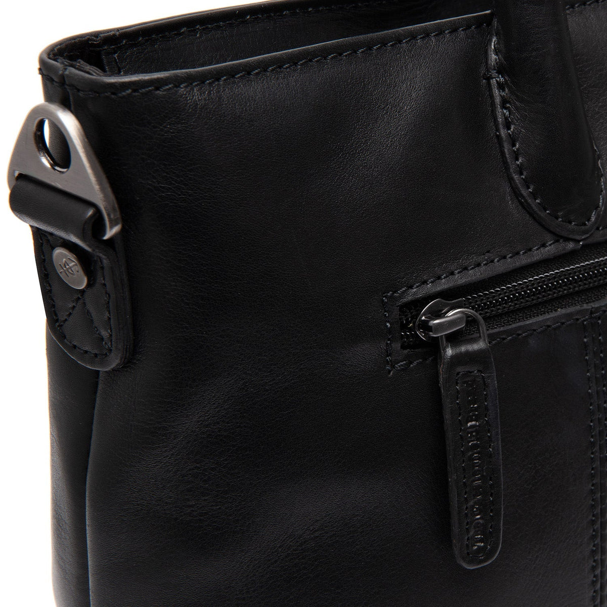 Close-Up Detail of Classic Collar &amp; Heavy-Duty Zipper Hardware on Pergamino Full-Grain Leather Handbag