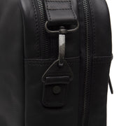 100% Full-Grain Wax Pull-Up 100% Full-Grain Leather Grain Texture &amp; Handcrafted Patina Detail
