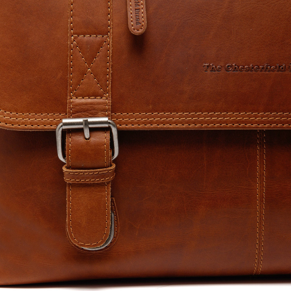 Solid Antique Brass Hardware & Heavy-Duty Dual Zipper Detail on Imperia Full-Grain Leather Laptop Bag
