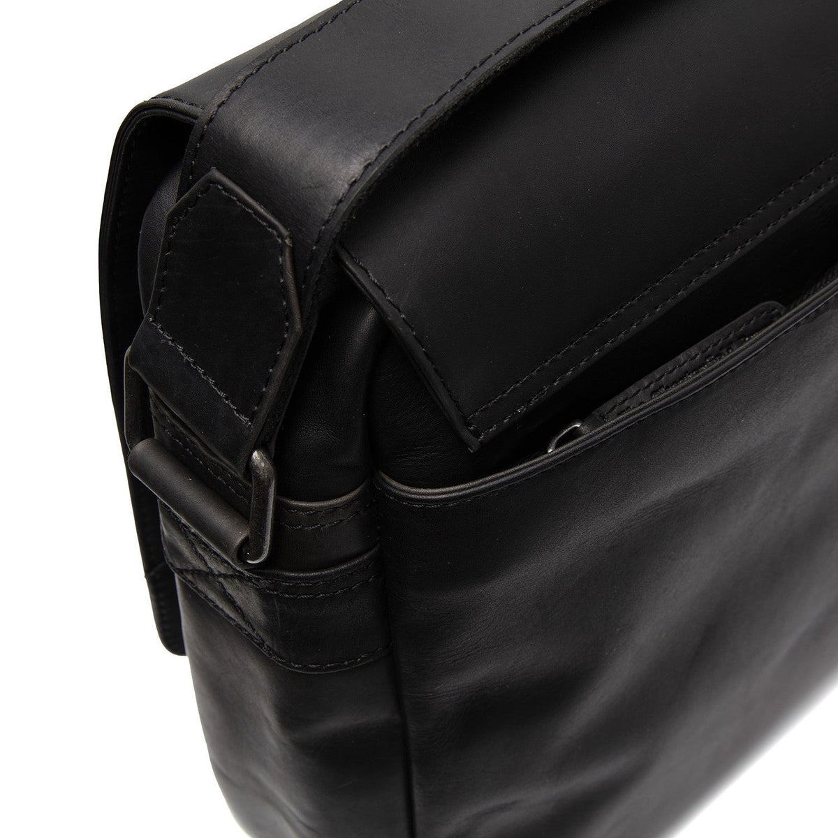 Solid Antique Brass Hardware &amp; Heavy-Duty Dual Zipper Detail on Richard Full-Grain Leather Laptop Bag