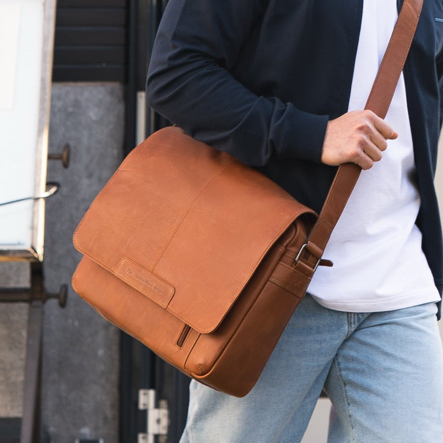 Richard Full-Grain Leather Laptop Bag – alternate product view 2