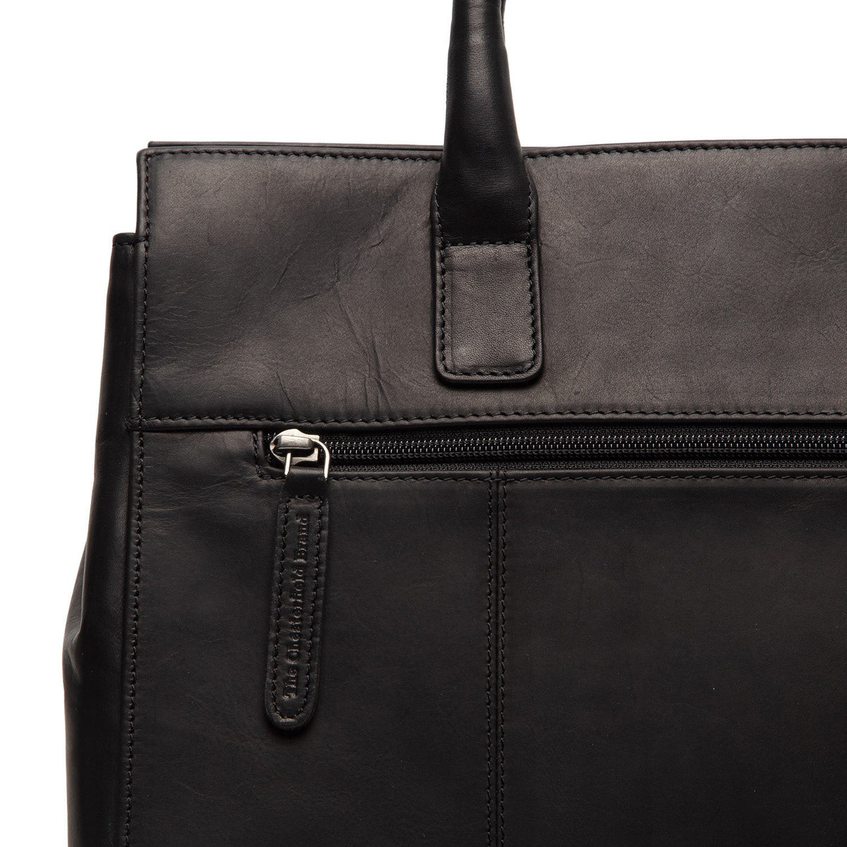 
100% Full-Grain Wax Pull-Up 100% Full-Grain Leather Grain Texture & Handcrafted Patina Detail