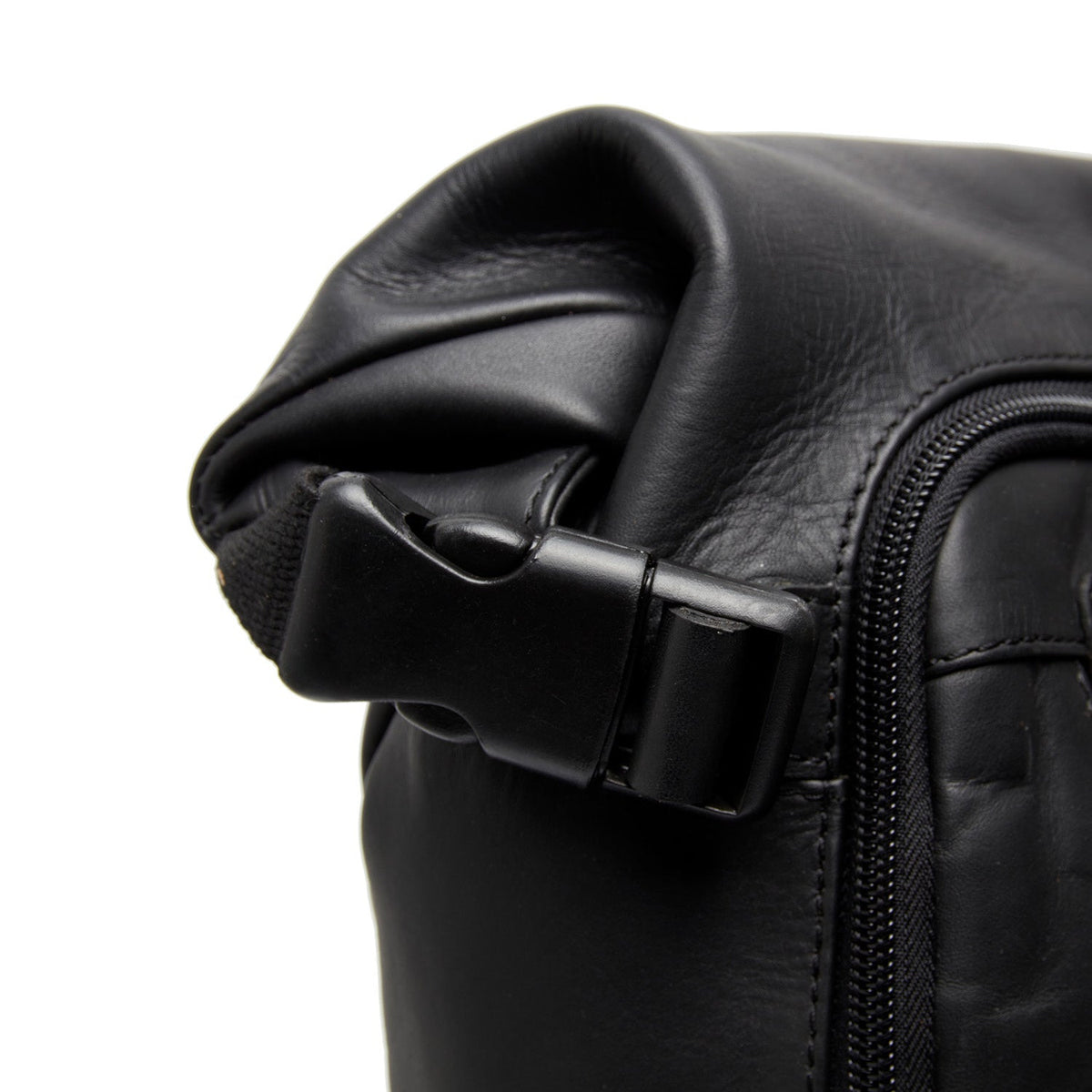 100% Full-Grain Wax Pull-Up 100% Full-Grain Leather Grain Texture &amp; Handcrafted Patina Detail