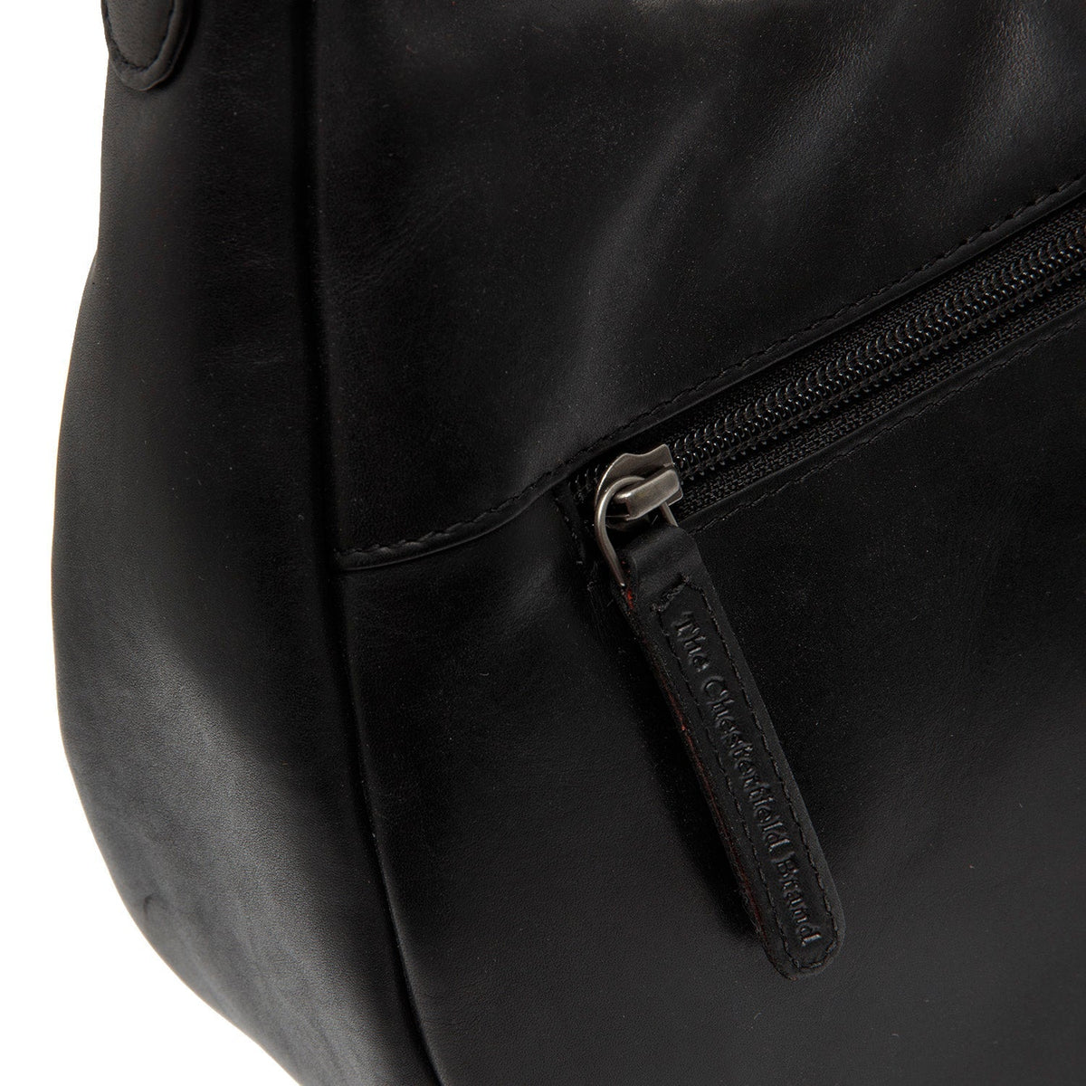 100% Full-Grain Wax Pull-Up 100% Full-Grain Leather Grain Texture &amp; Handcrafted Patina Detail