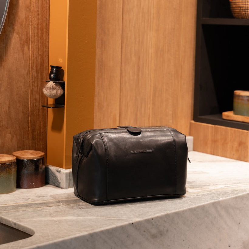 Biassa Full-Grain Leather Toiletry Bag