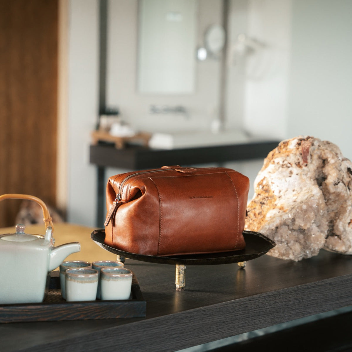 Biassa Full-Grain Leather Toiletry Bag – alternate product view 3