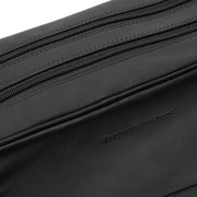 Close-Up Detail of Classic Collar &amp; Heavy-Duty Zipper Hardware on Stefan Full-Grain Leather Toiletry Bag