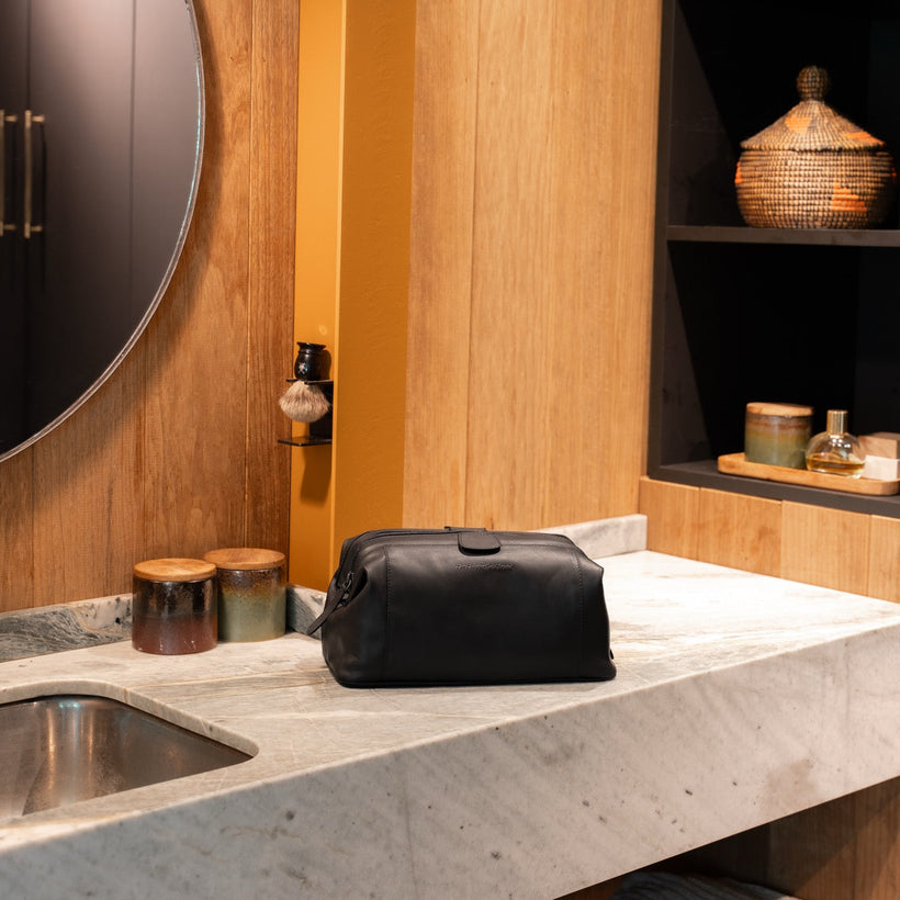 Vince Full-Grain Leather Toiletry Bag