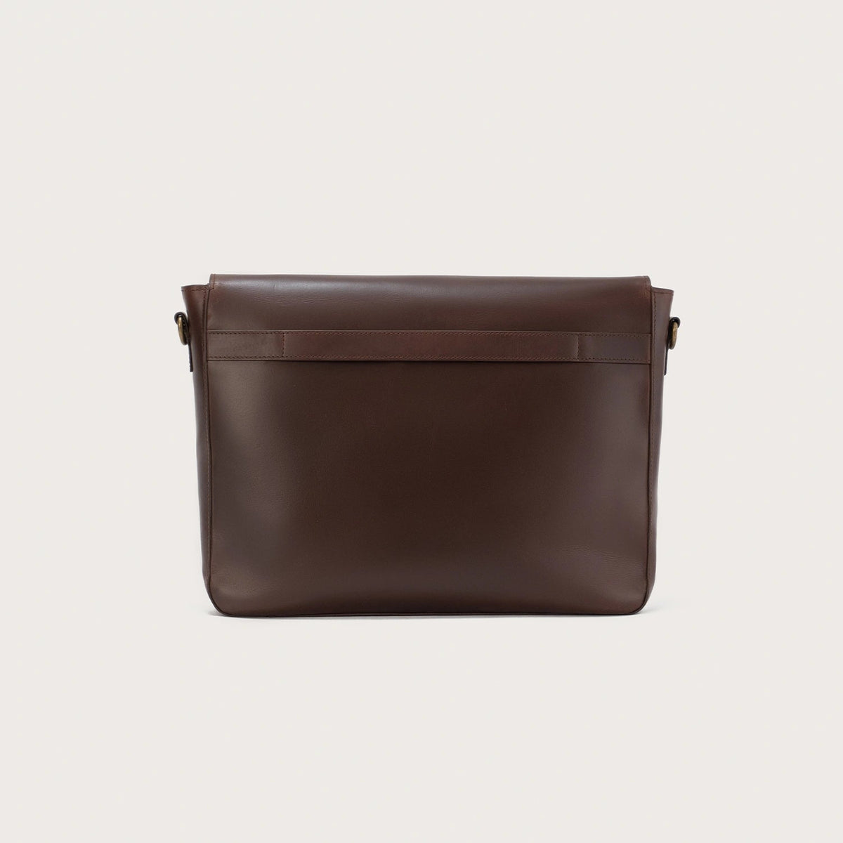 
The Carismatico Vintage Brown Leather Messenger Bag For Men & Women - Structured Side Profile Showing Gusset Depth & Expansion Capacity