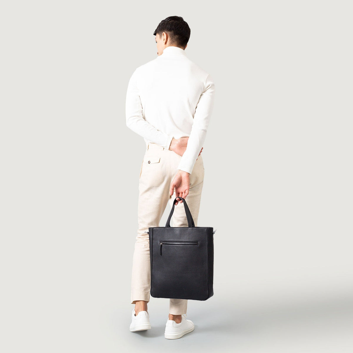 
The Poet Leather Tote Bag – alternate product view 9